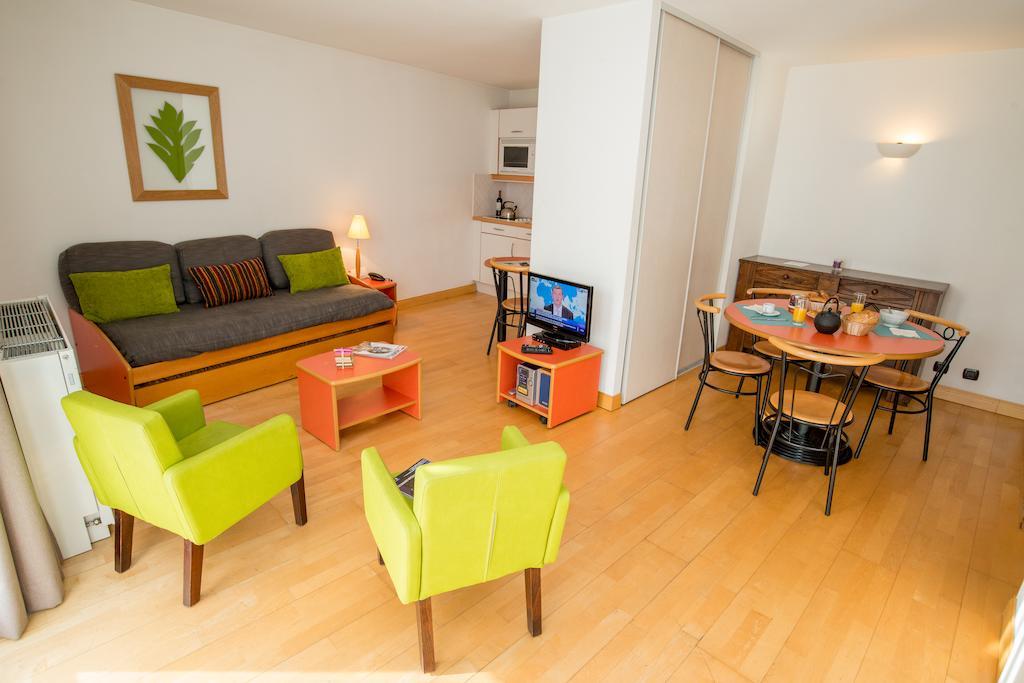 Privilodges Chateau Perrin Grenoble Exterior foto